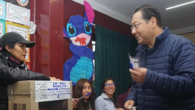Arce vota y exhorta a candidatos a respetar el resultado final