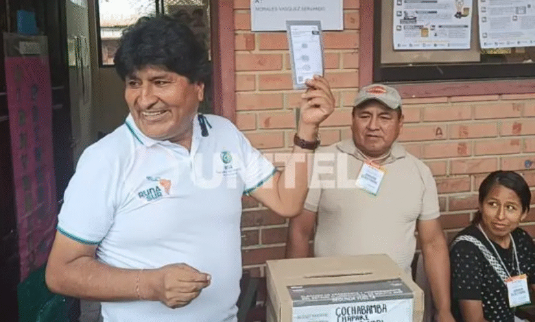 Evo vota y dice que candidatos no son del movimiento popular