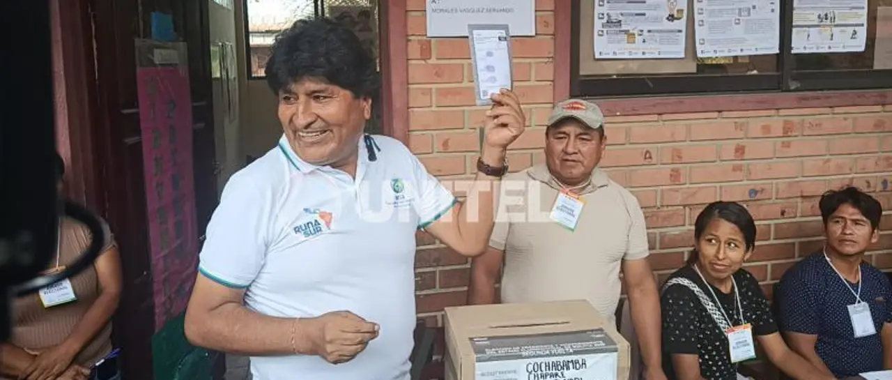 Evo vota y dice que candidatos no son del movimiento popular