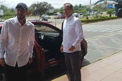 Tuto Quiroga: Papeleta es el instrumento para decidir el rumbo de Bolivia