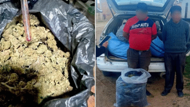 Detienen a dos hombres con 32 bolsas de marihuana