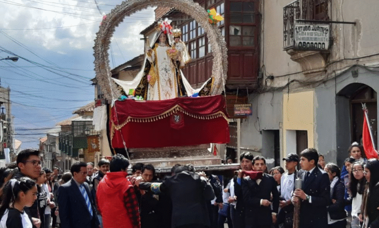 Procesión: Santísimo Rosario recorre el centro histórico