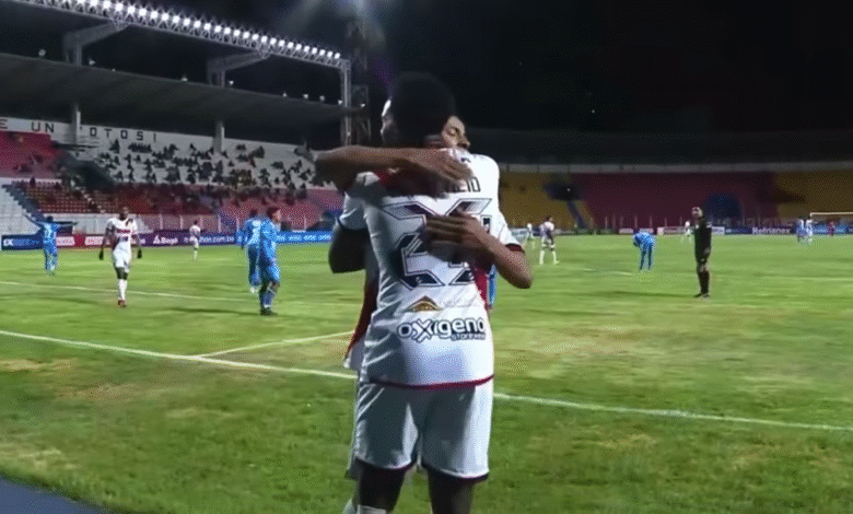 División Profesional: Nacional Potosí (3) vs. Blooming (0) (Resumen)