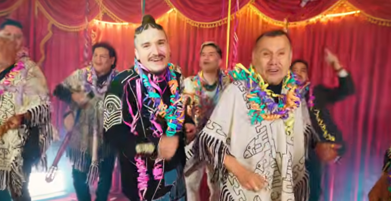 Santaferia Feat Los Kjarkas - Me Botaron De Mi Casa (#Estreno)