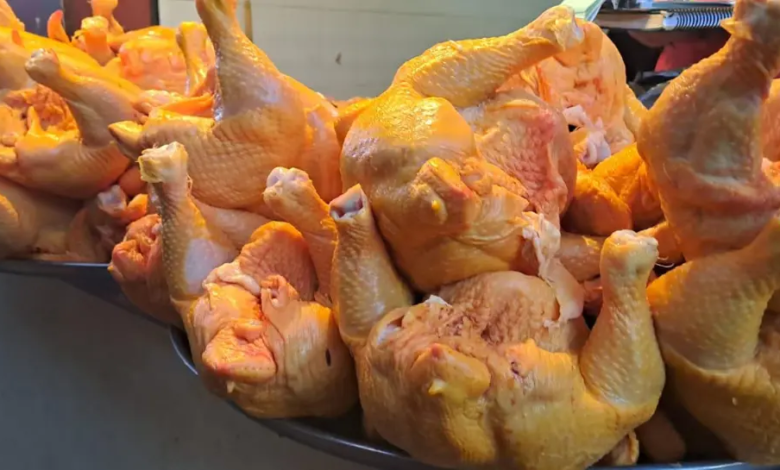 Especulación extrema: reciben pollo a Bs 10 y lo venden en Bs 21