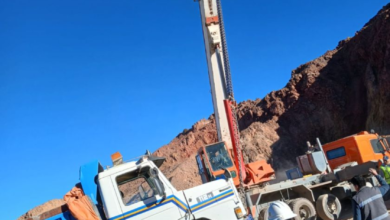 Rescatan volqueta que se deslizaba en hundimiento del Cerro