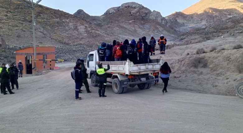 Identifican a 15 menores que pretendían trabajar en minas