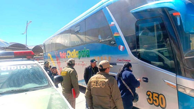 Hallan a un joven sin vida dentro de un bus en la Terminal