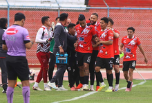 Nacional Potosí golea 3-0 a GV San José y sube al séptimo lugar