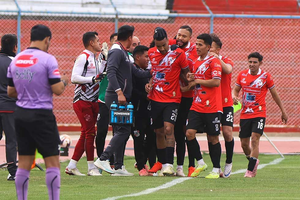 Nacional Potosí golea 3-0 a GV San José y sube al séptimo lugar
