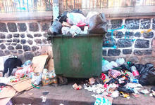 Multan con Bs 1.650 a siete personas por botar basura en la calle