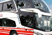 Atacan a pedradas un bus con 35 pasajeros en ruta a Uyuni