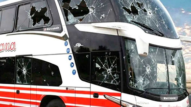 Atacan a pedradas un bus con 35 pasajeros en ruta a Uyuni