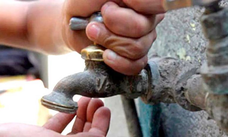 Vecinos denuncian días sin agua y exigen soluciones a Aapos